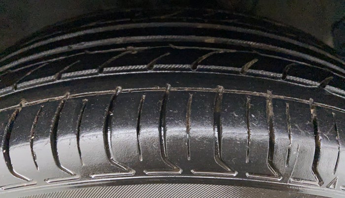 2013 Hyundai i20 MAGNA O 1.2, Petrol, Manual, 74,869 km, Right Front Tyre Tread