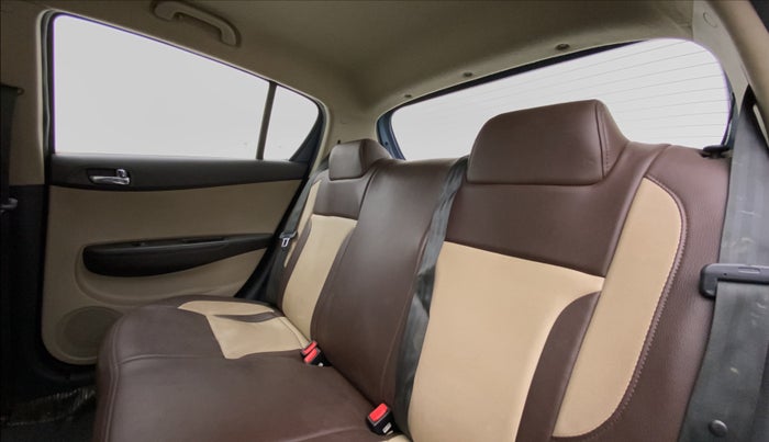 2013 Hyundai i20 MAGNA O 1.2, Petrol, Manual, 74,869 km, Right Side Rear Door Cabin