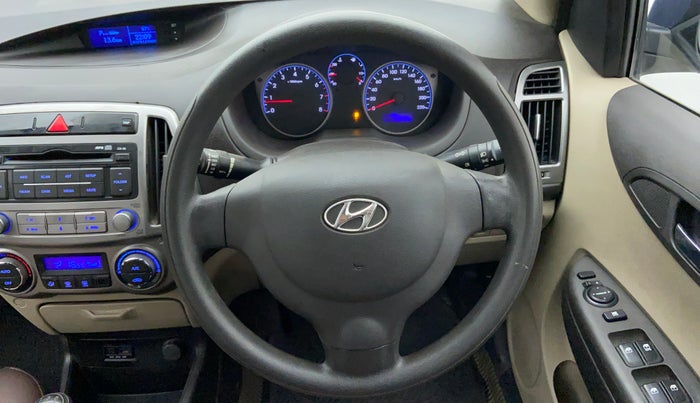 2013 Hyundai i20 MAGNA O 1.2, Petrol, Manual, 74,869 km, Steering Wheel Close Up
