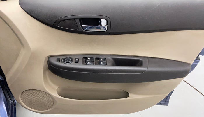 2013 Hyundai i20 MAGNA O 1.2, Petrol, Manual, 74,869 km, Driver Side Door Panels Control