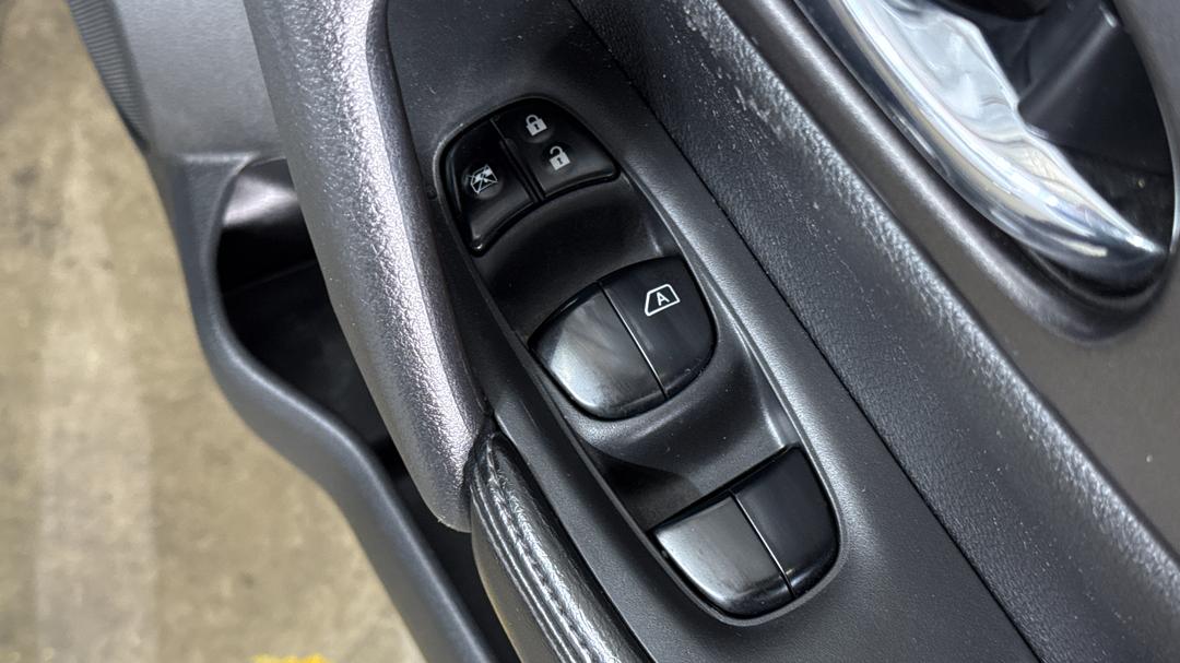 2016 Nissan X-trail St-l 7 Seat (FWD), Automatic, 111902 km, Drivers Side Door Panel Controls