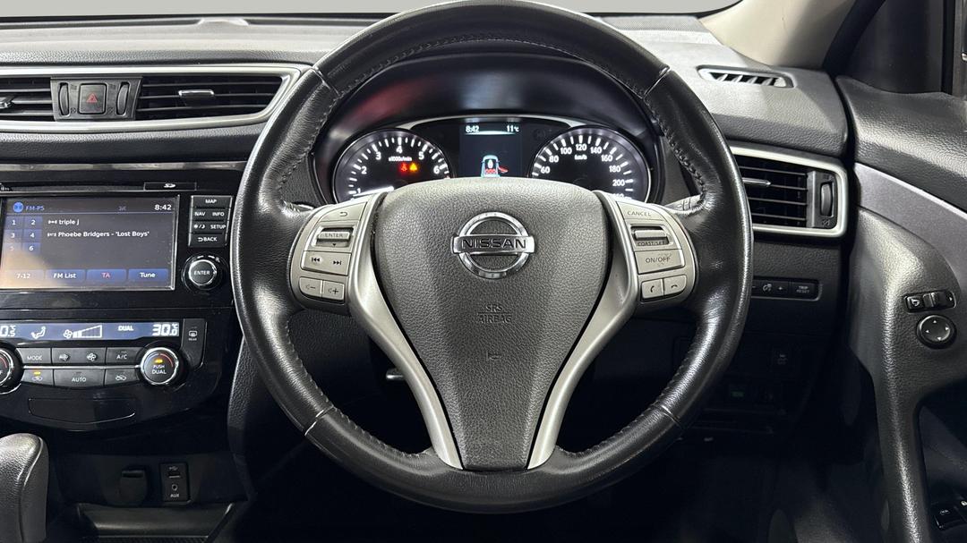 2016 Nissan X-trail St-l 7 Seat (FWD), Automatic, 111902 km, Steering Wheel Close-up