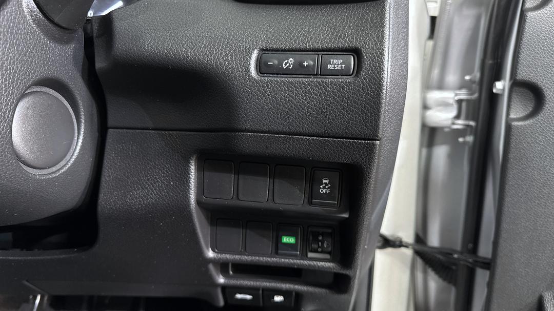 2016 Nissan X-trail St-l 7 Seat (FWD), Automatic, 111902 km, Utility Switches/Buttons