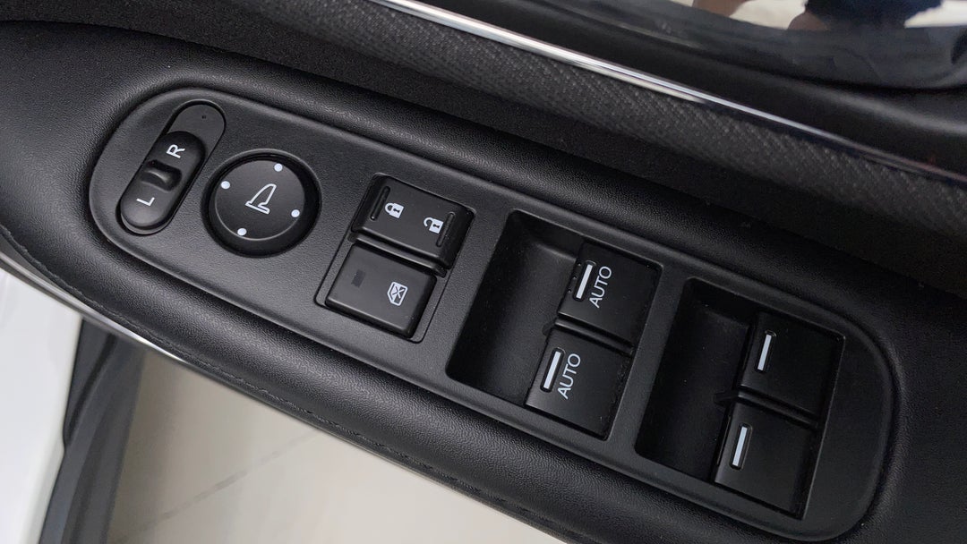 2021 Honda HR-V Vti-s, Automatic, 59589 km, Drivers Side Door Panel Controls