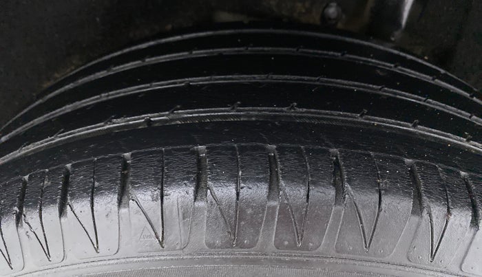 2018 Maruti Vitara Brezza ZDI, Diesel, Manual, 55,534 km, Left Rear Tyre Tread