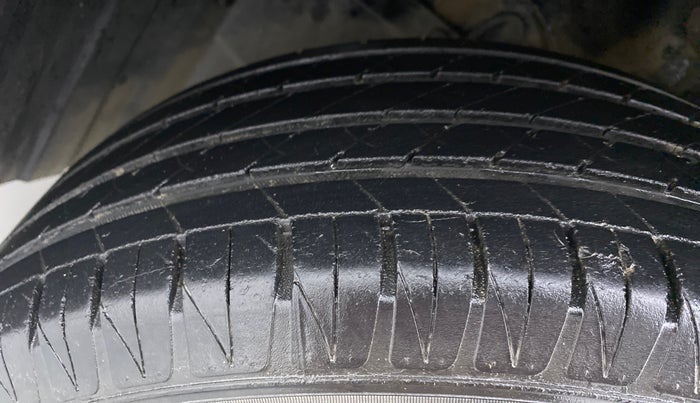 2018 Maruti Vitara Brezza ZDI, Diesel, Manual, 55,534 km, Left Front Tyre Tread