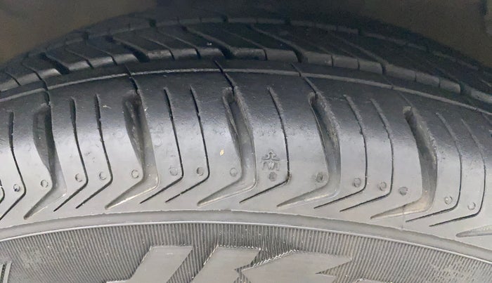 2018 Maruti Celerio VXI, Petrol, Manual, 89,378 km, Right Front Tyre Tread