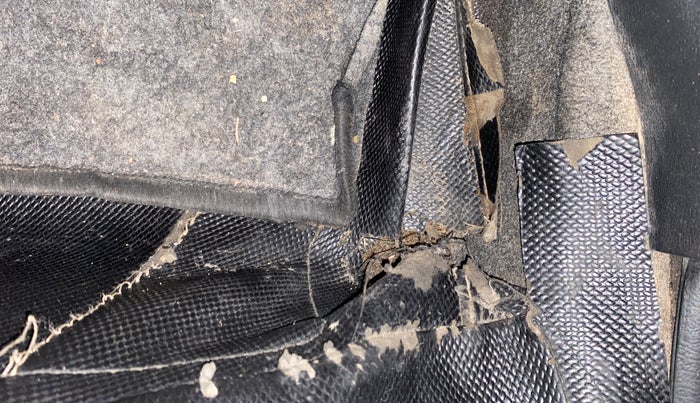 2019 Datsun Go Plus T(O), Petrol, Manual, 26,825 km, Flooring - Carpet is minor damage