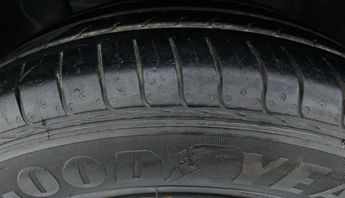 2019 Hyundai Elite i20 1.2 MAGNA PLUS VTVT, Petrol, Manual, 32,085 km, Left Front Tyre Tread