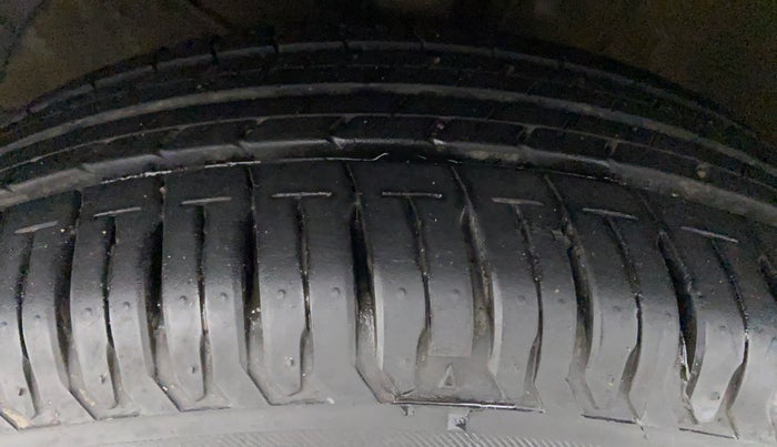 2020 Maruti Dzire ZXI, Petrol, Manual, 10,267 km, Left Front Tyre Tread