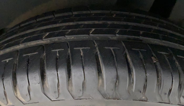 2020 Maruti Dzire ZXI, Petrol, Manual, 10,267 km, Left Rear Tyre Tread