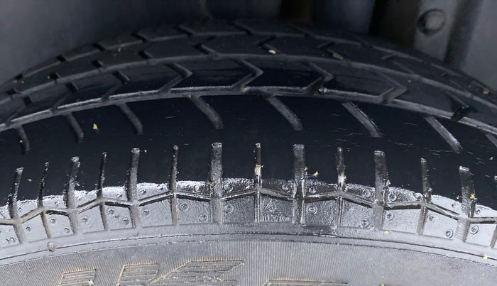 2014 Maruti Swift VDI, Diesel, Manual, 72,974 km, Left Rear Tyre Tread