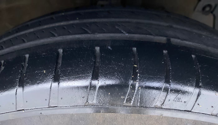 2014 Maruti Swift VDI, Diesel, Manual, 72,974 km, Right Front Tyre Tread