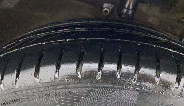 2016 Maruti Ciaz ZXI+ RS, Petrol, Manual, 40,789 km, Right Front Tyre Tread