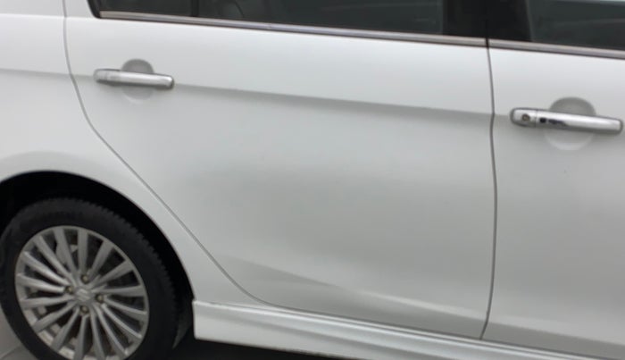 2016 Maruti Ciaz ZXI+ RS, Petrol, Manual, 40,789 km, Right rear door - Minor scratches