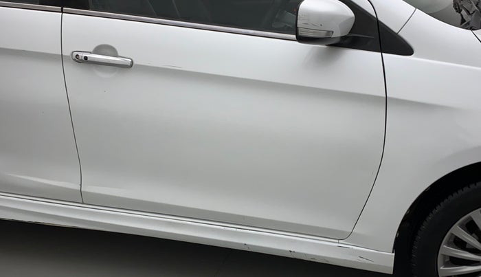 2016 Maruti Ciaz ZXI+ RS, Petrol, Manual, 40,789 km, Driver-side door - Minor scratches