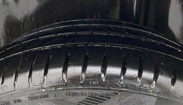 2016 Maruti Ciaz ZXI+ RS, Petrol, Manual, 40,789 km, Left Rear Tyre Tread