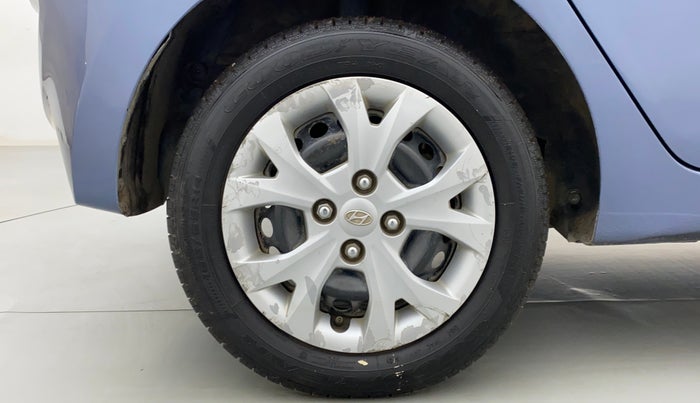 2014 Hyundai Grand i10 MAGNA 1.2 KAPPA VTVT, Petrol, Manual, 1,01,961 km, Right Rear Wheel