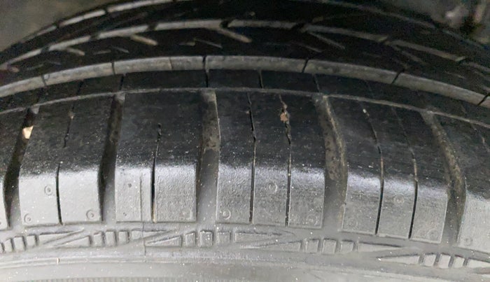 2014 Hyundai Grand i10 MAGNA 1.2 KAPPA VTVT, Petrol, Manual, 1,01,961 km, Left Rear Tyre Tread