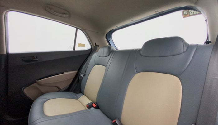 2014 Hyundai Grand i10 MAGNA 1.2 KAPPA VTVT, Petrol, Manual, 1,01,961 km, Right Side Rear Door Cabin