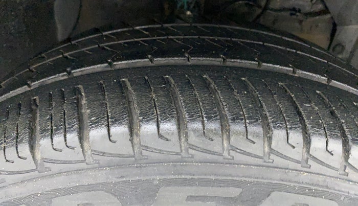 2017 Maruti Vitara Brezza VDI OPT, Diesel, Manual, 28,585 km, Right Front Tyre Tread