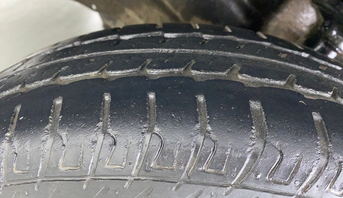 2011 Maruti Wagon R 1.0 LXI, Petrol, Manual, 25,807 km, Left Front Tyre Tread