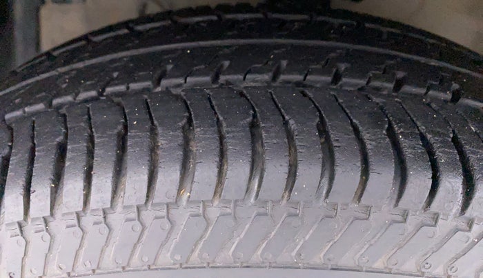 2013 Maruti Swift Dzire VDI BS IV, Diesel, Manual, 47,542 km, Left Front Tyre Tread