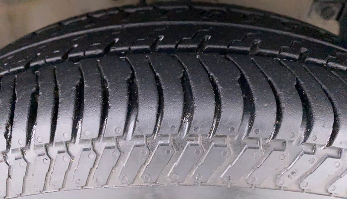 2013 Maruti Swift Dzire VDI BS IV, Diesel, Manual, 47,542 km, Right Front Tyre Tread