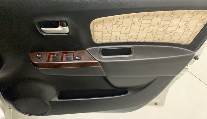 2017 Maruti Wagon R 1.0 VXI AMT, Petrol, Automatic, 78,285 km, Driver Side Door Panels Control
