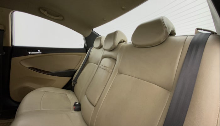 2011 Hyundai Verna FLUIDIC 1.6 CRDI SX, Diesel, Manual, 1,09,704 km, Right Side Rear Door Cabin
