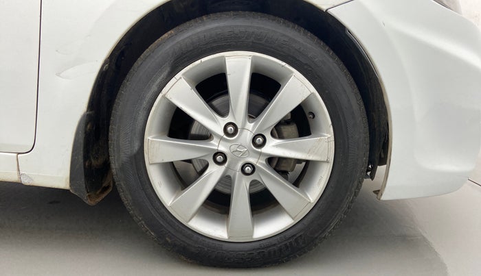 2011 Hyundai Verna FLUIDIC 1.6 CRDI SX, Diesel, Manual, 1,09,704 km, Right Front Wheel