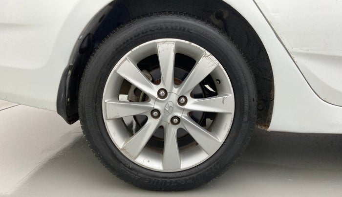 2011 Hyundai Verna FLUIDIC 1.6 CRDI SX, Diesel, Manual, 1,09,704 km, Right Rear Wheel