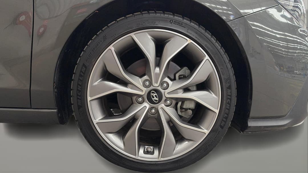 2021 Hyundai i30 N Line Premium, Automatic, 42863 km, Right Front Wheel