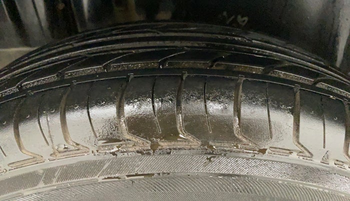 2015 Maruti Swift LXI, Petrol, Manual, 86,057 km, Right Rear Tyre Tread