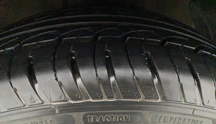 2014 Hyundai i20 MAGNA (O) 1.2, Petrol, Manual, 43,873 km, Right Front Tyre Tread
