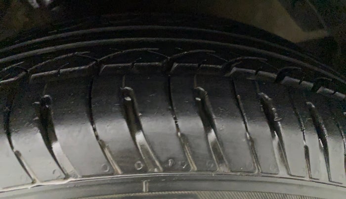 2014 Hyundai i20 MAGNA (O) 1.2, Petrol, Manual, 43,873 km, Left Front Tyre Tread