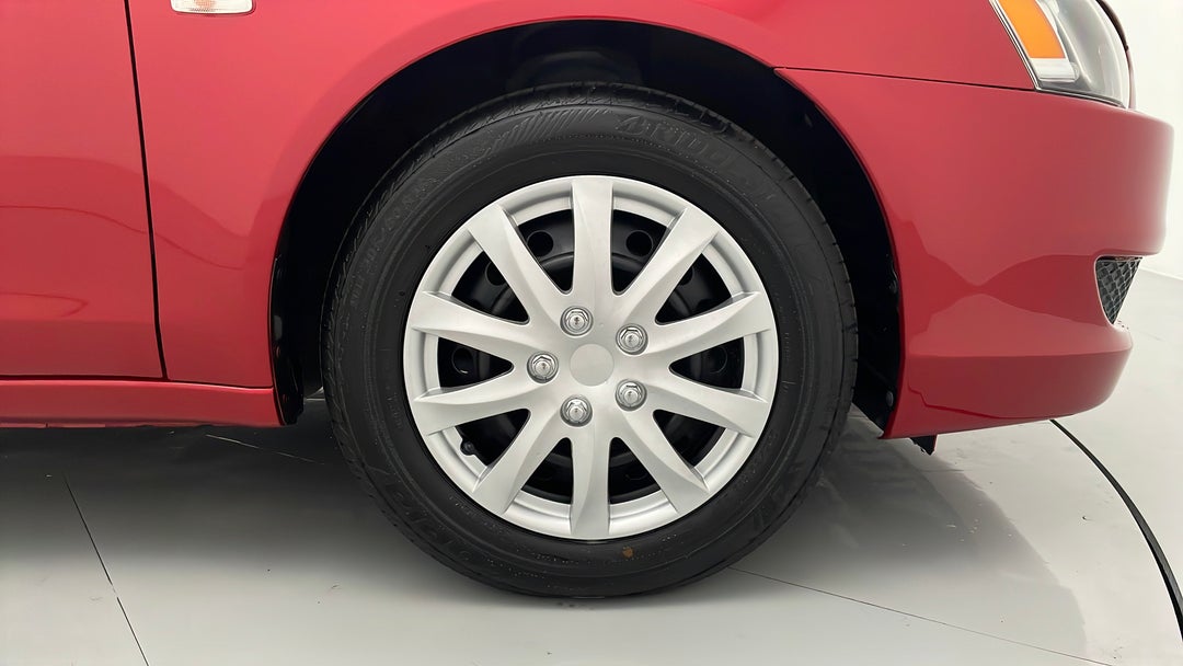 2013 Mitsubishi Lancer Es, Automatic, 133467 km, Right Front Wheel