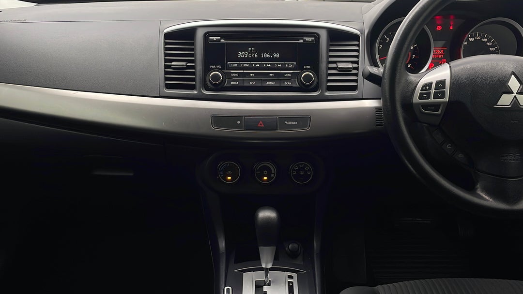 2013 Mitsubishi Lancer Es, Automatic, 133467 km, Center Console