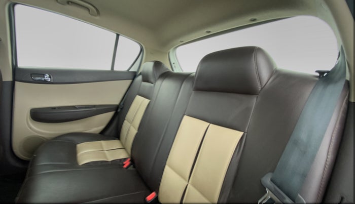 2011 Hyundai i20 MAGNA 1.2 VTVT, Petrol, Manual, 27,449 km, Right Side Rear Door Cabin