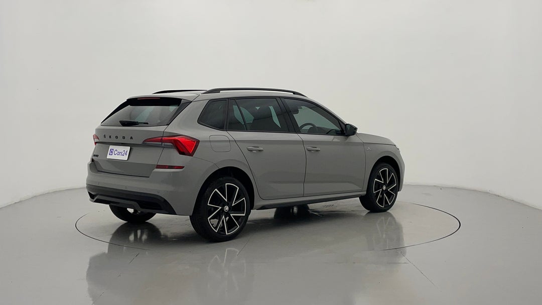 Right Back Diagonal (45- Degree) View