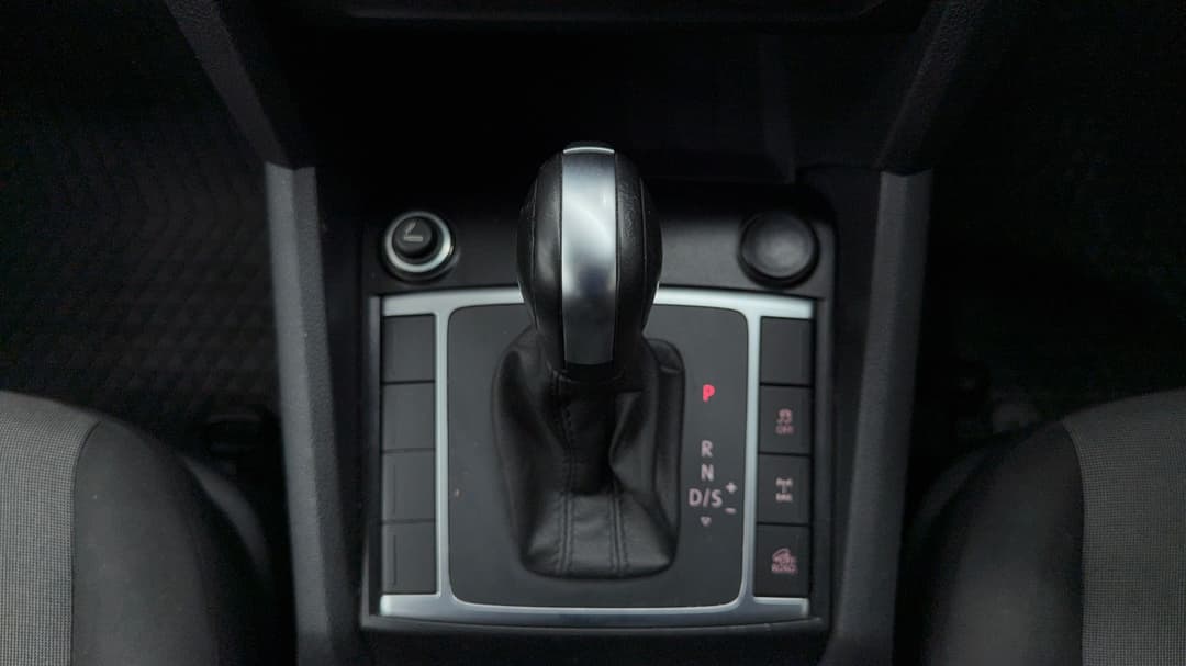 2021 Volkswagen Amarok Tdi550 V6 Core 4motion, Automatic, 110374 km, Gear Lever 