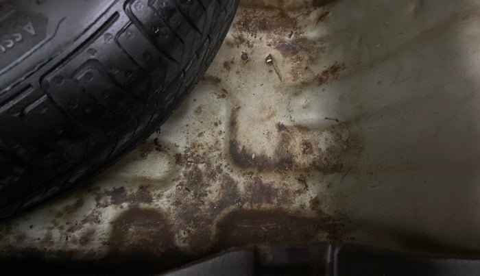 2011 Hyundai Santro Xing GLS, Petrol, Manual, 90,738 km, Boot floor - Slight discoloration