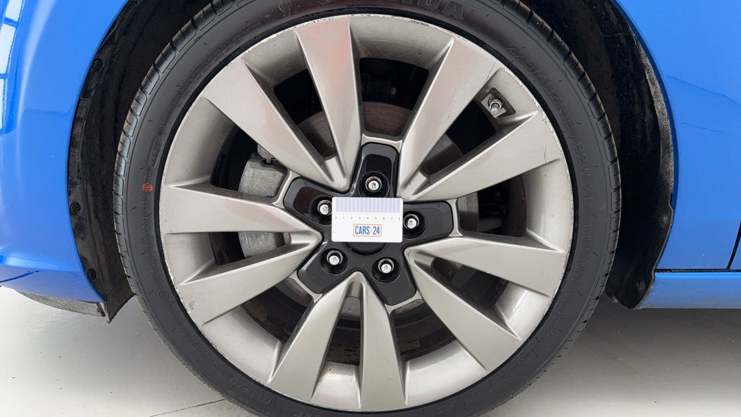 2018 Hyundai i30 Sr Premium, Automatic, 95740 km, Wheels Rim Front LHS Gutter Rash