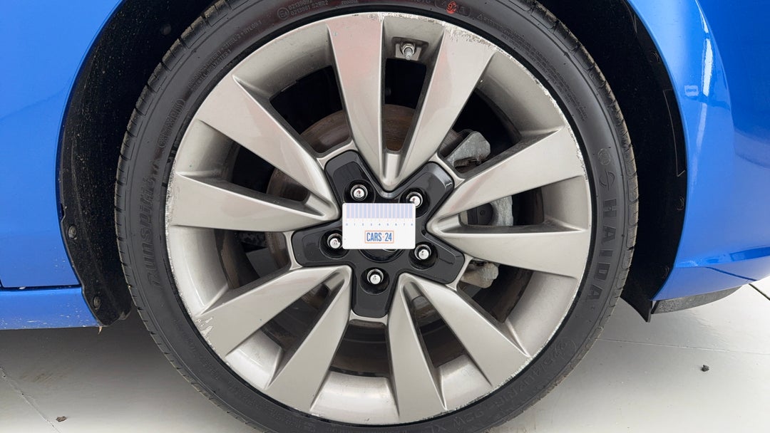 2018 Hyundai i30 Sr Premium, Automatic, 95740 km, Wheels Rim Front RHS Gutter Rash