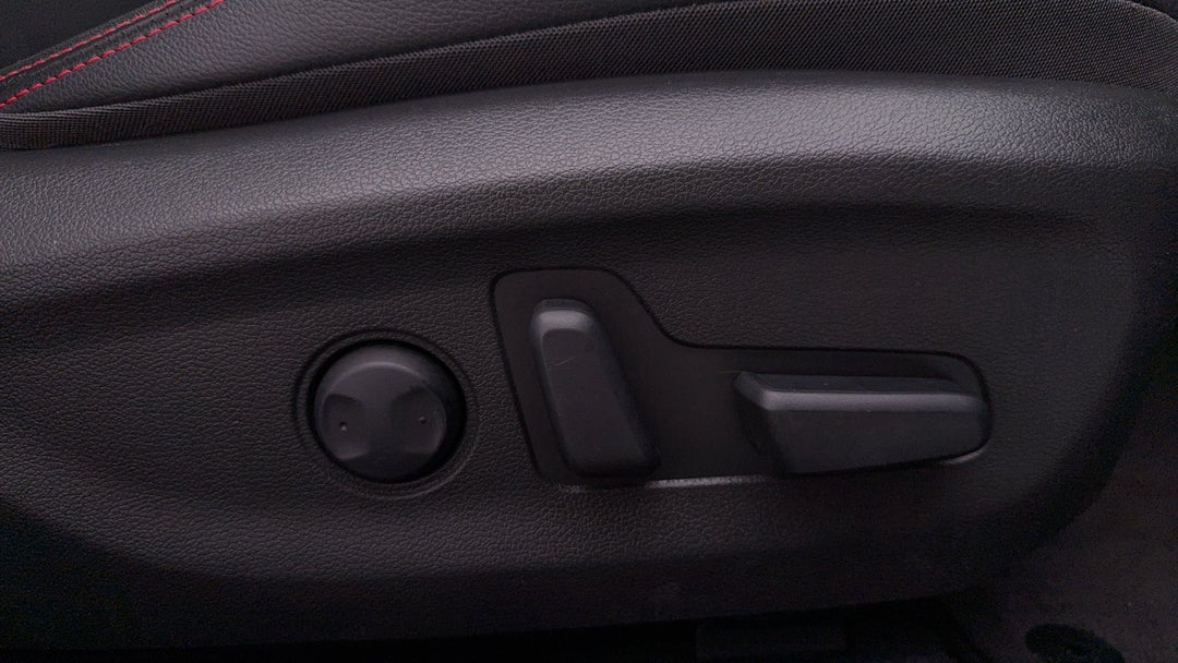 2018 Hyundai i30 Sr Premium, Automatic, 95740 km, Drivers Side Adjustment Panel