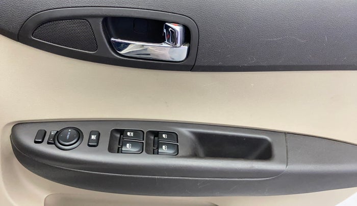 2013 Hyundai i20 MAGNA 1.4 CRDI, Diesel, Manual, 72,004 km, Driver Side Door Panels Control