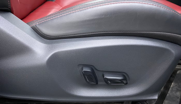 2022 MG ASTOR SAVVY 1.5 CVT S RED, Petrol, Automatic, 16,298 km, Driver Side Adjustment Panel