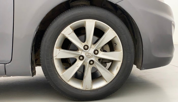 2011 Hyundai Verna FLUIDIC 1.6 VTVT SX OPT AT, Petrol, Automatic, 94,203 km, Right Front Wheel