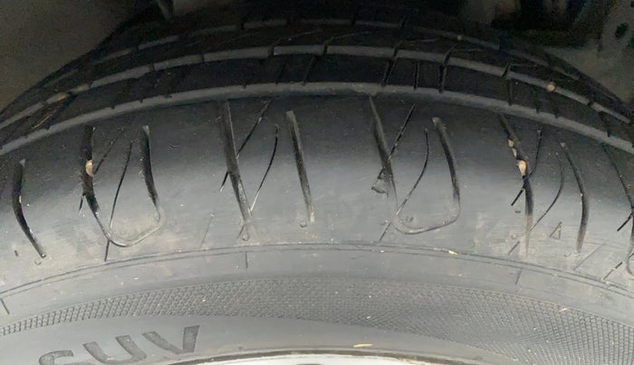 2018 Mahindra MARAZZO M2 8 STR, Diesel, Manual, 95,978 km, Right Front Tyre Tread