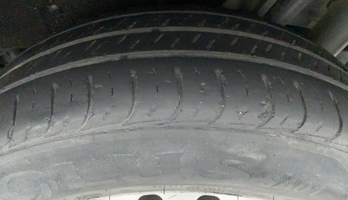 2018 Mahindra MARAZZO M2 8 STR, Diesel, Manual, 95,978 km, Left Rear Tyre Tread